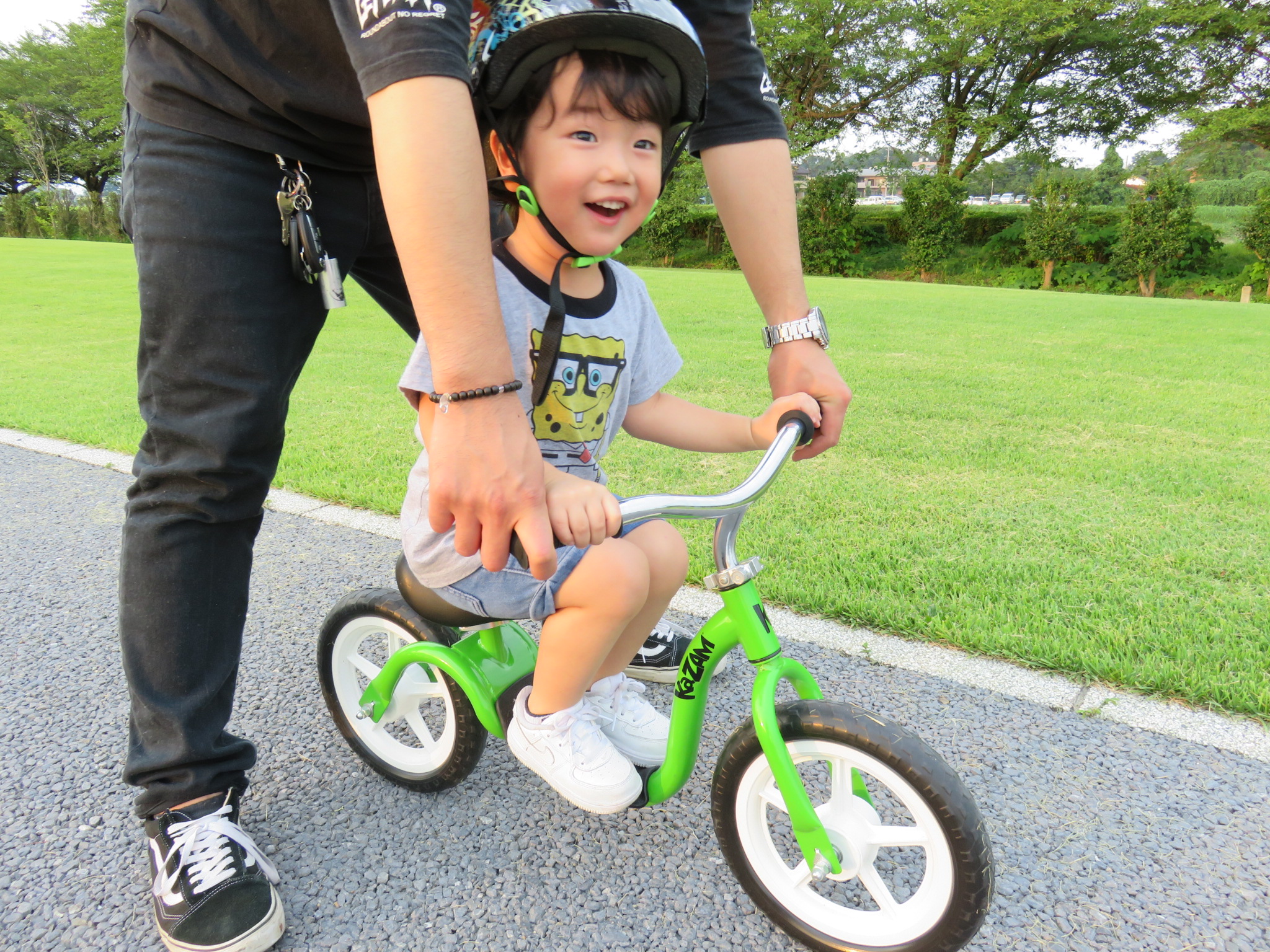 カザムバイクに乗る男の子